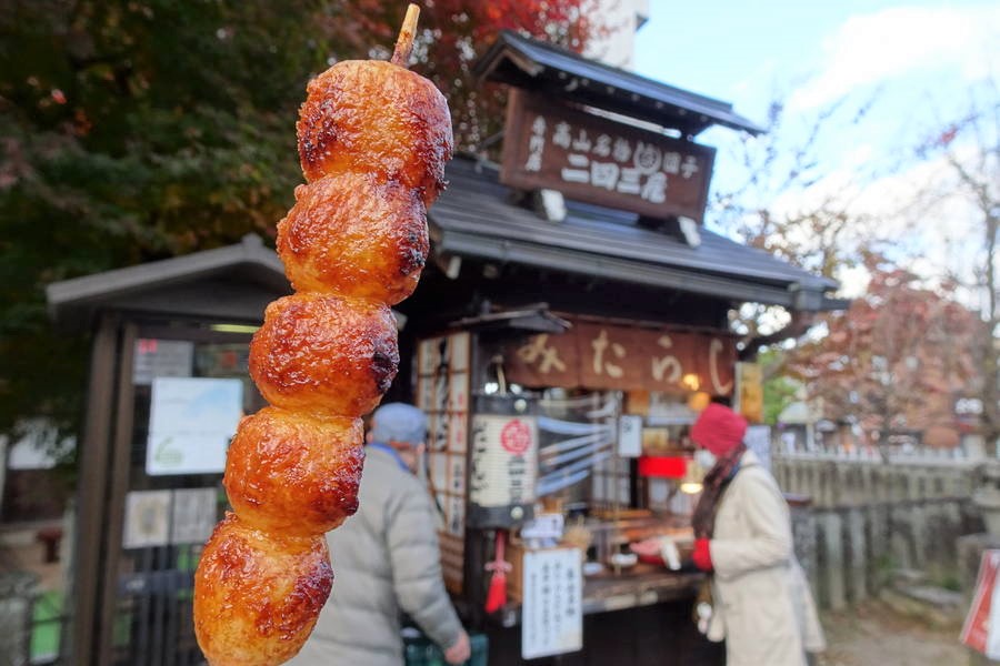 二四三屋｜高山名物みたらし団子は香ばし醤油で甘くない【岐阜・高山グルメ】