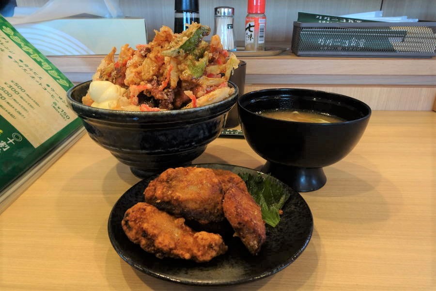 ガガニコ食堂｜名物500円海鮮丼は売切れ必至！開店直後に行くべし【岩手・大船渡グルメ】