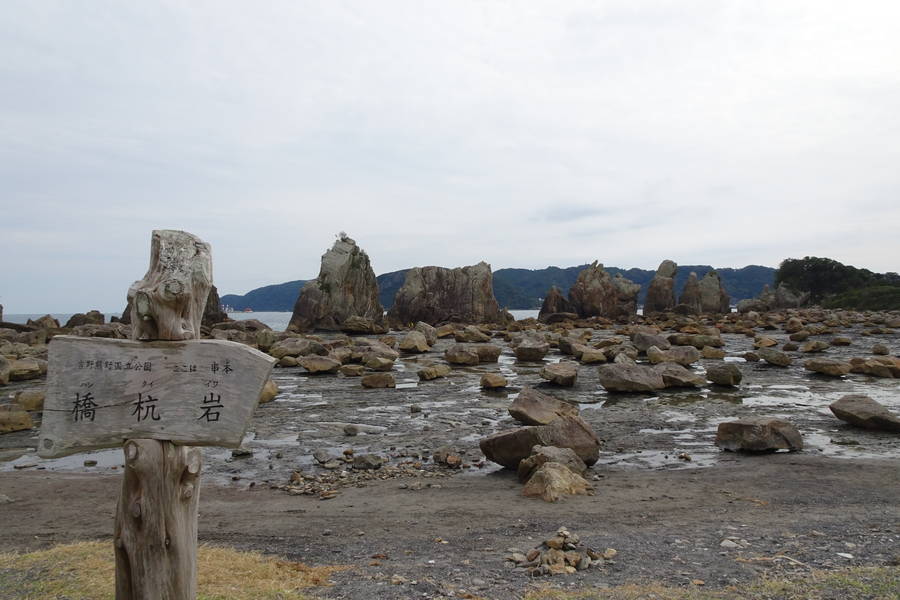 橋杭岩｜南紀熊野ジオパークの不思議な海中岩柱【和歌山観光スポット】