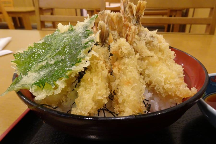 賀露港市場食堂｜コスパ抜群の海鮮食堂！もさえび天丼と刺し身定食【鳥取グルメ】
