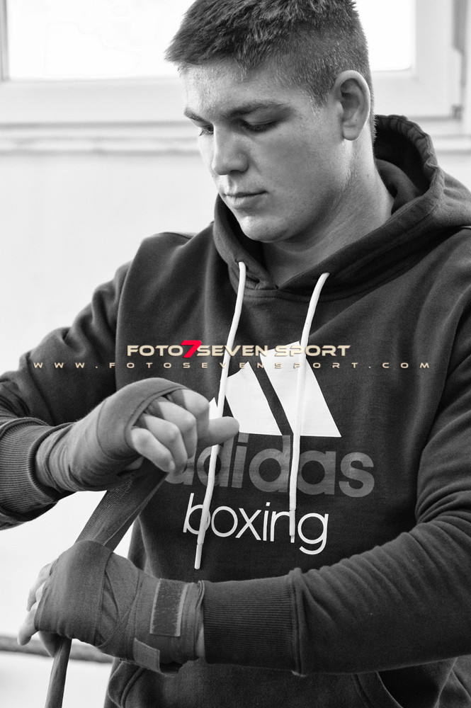 Fotoshooting mit Vincent Feigenbutz • ADIDAS MMA • SportArt3 • Foto Seven Sport • Pervin Inan-Serttas • Sportfotograf • Profiboxen • Boxfotograf