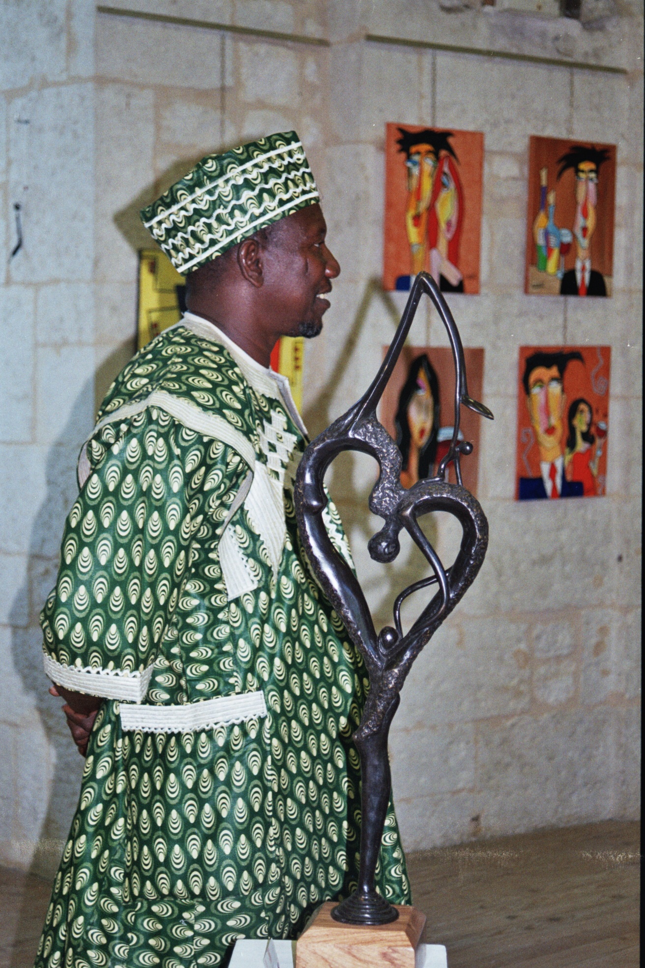 2015 - 24 Saussignac - Salle du Château - Exposition avec Eve Delaneuville, sculpteur sur bois, Aliou Bolly et Claude Millet, artistes peintres