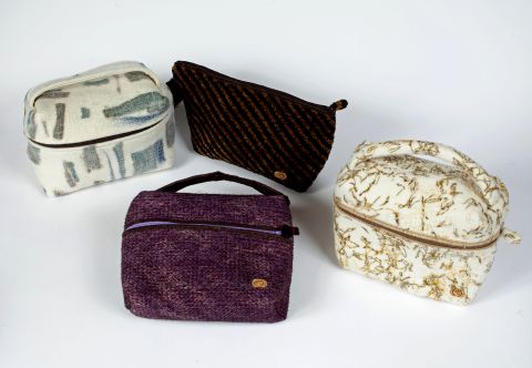 vanitys et pochettes en feutre aiguilleté