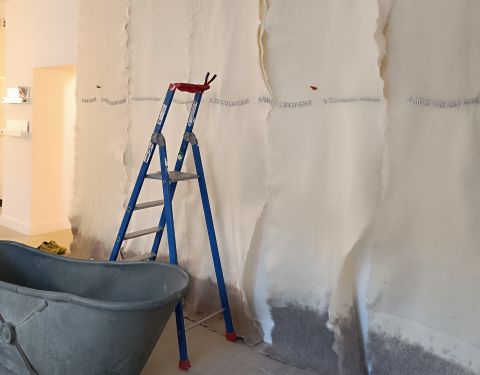 accrochage de panneaux de feutre aihuilleté pour une exposition