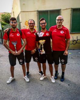 Sciacca campione Cadetti e Mandanici campione Master insieme al presidente del CT Barcellona Mortellito Concetto La Torre e il DT Francesco La Torre