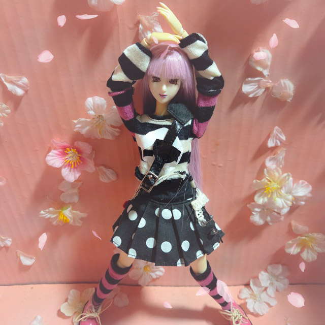 何のポーズか分からん。