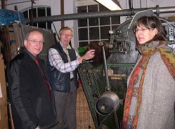 Kreispräsident Winfried Zylka besucht die Wollspinnerei Blunck