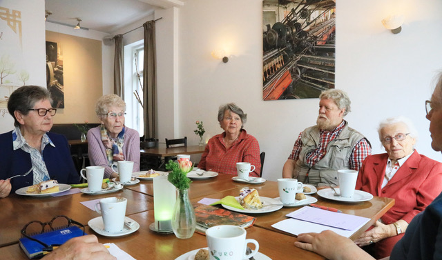 v.l.n.r. Frau Otto, Frau Hoensch, Frau Modrow, Herr Blunk, Frau Pagel und Frau John (Foto: Jeske)