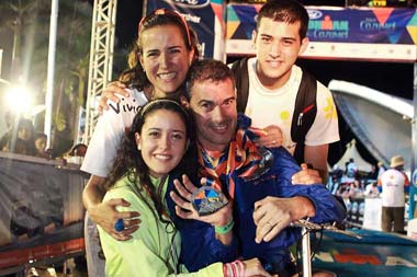 Pablo con su esposa Yolanda e hijos. Foto: Periódico El Norte