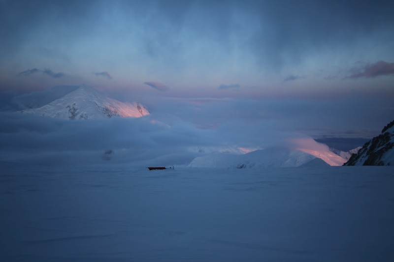 Abendstimmung im 14.000er Lager mit Blick zum Mt. Foraker