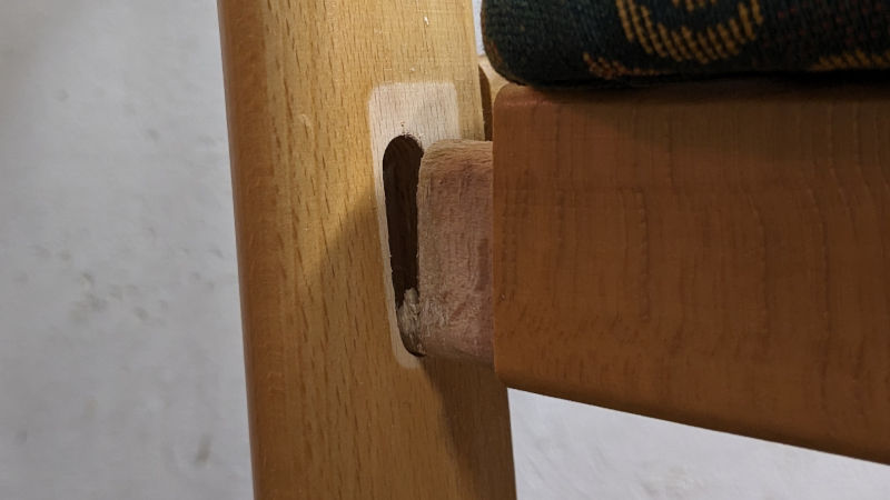 Wie ein wackeliger Holzstuhl wieder fit wird