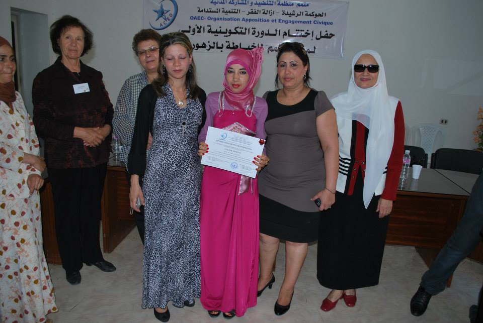 Remise des attestations de fin de formation le 11 Mai 2013 avec le bureau d'OAEC et l'équipe de formation (Zeineb et Rabiaa) au Centre d'Ezzouhour