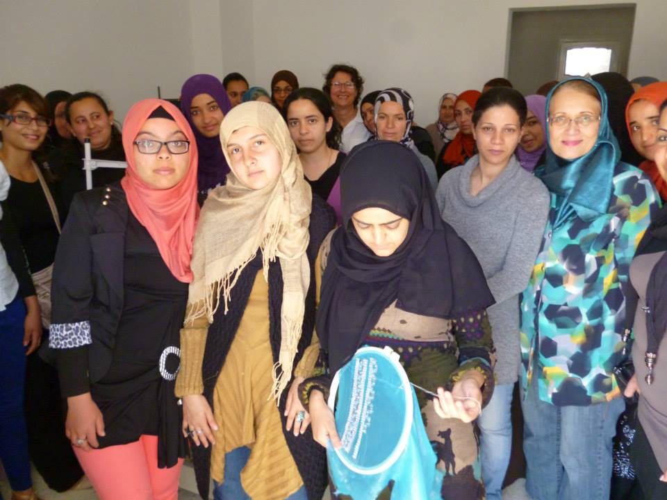 Au Centre ACEO de formation en confection des pauvres d'Ezzouhour... le sourire revient et avec l'espoir et la dignité