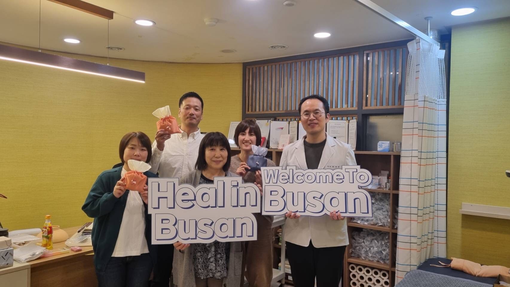 ペ・ジュンサン先生のグリーン韓医院で韓国伝統のお灸体験