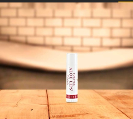 Ce stick à l'aloe vous protège toute l année, hydratant grâce à l'aloe, la cire d'abeilles et l'huile de jojoba peut vous suivre partout