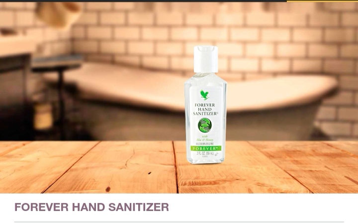 Une formule bactéricide pour nettoyer, désinfecter et assainir parfaitement vos mains où que vous soyez. Enrichi en Aloe Vera et en miel, sa formule parfume délicatement les mains sans les dessécher   Verser une noisette de gel dans le creux de la main et frotter les mains l’une contre l’autre jusqu’à ce qu’elles soient complètement sèches  