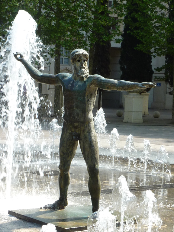 Antigone : Fontaine de la Place du Nombre d'Or