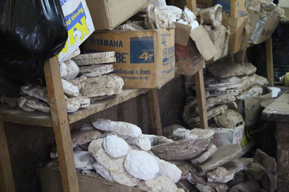 Im Village Artisanal (Kunsthandwerksmarkt) in Ouagadougou wird Kunst vor Ort entworfen, hergestellt und verkauft.