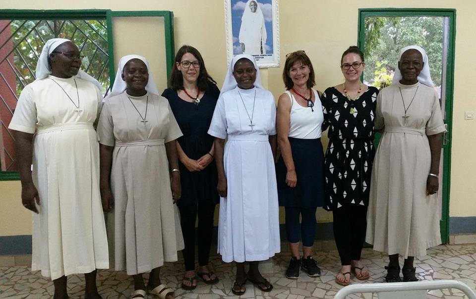 v.l: Sr. Edith, Sr. Emilie, Lisa, Mutter Oberin Bernadette, Ursula, Alexandra, Sr. Félicienne
