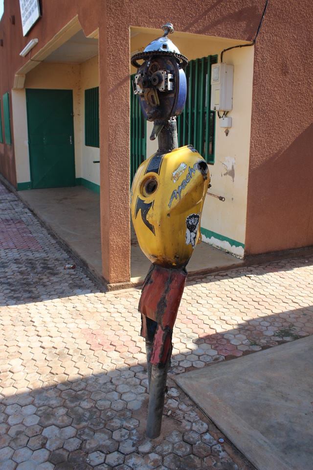 Burkinsche Kunst, entdeckt am Strassenrand.