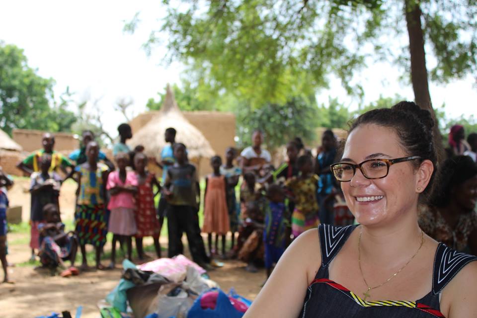 Unser Vereinsmitglied Alexandra Jehle hat Juliette Kongo während ihres Praktikums 2013 kennengelernt. Seit 2014 ist sie als LED-Fachperson vor Ort im Einsatz und steht dem VfhH-Vorstand jederzeit mit Rat und Tat zur Verfügung.