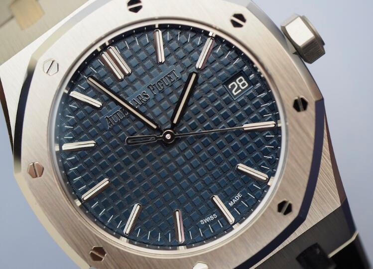 Buying Guide of 50th Anniversary Edition Replica Audemars Piguet Royal Oak 37mm Ref. 15550 3