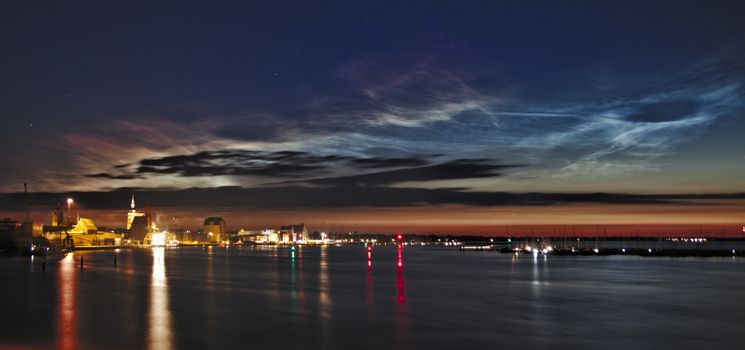 Mittsommernacht 2019: Wenn man in die Fotografie Nachtleuchtender Wolken hineinstolpert....