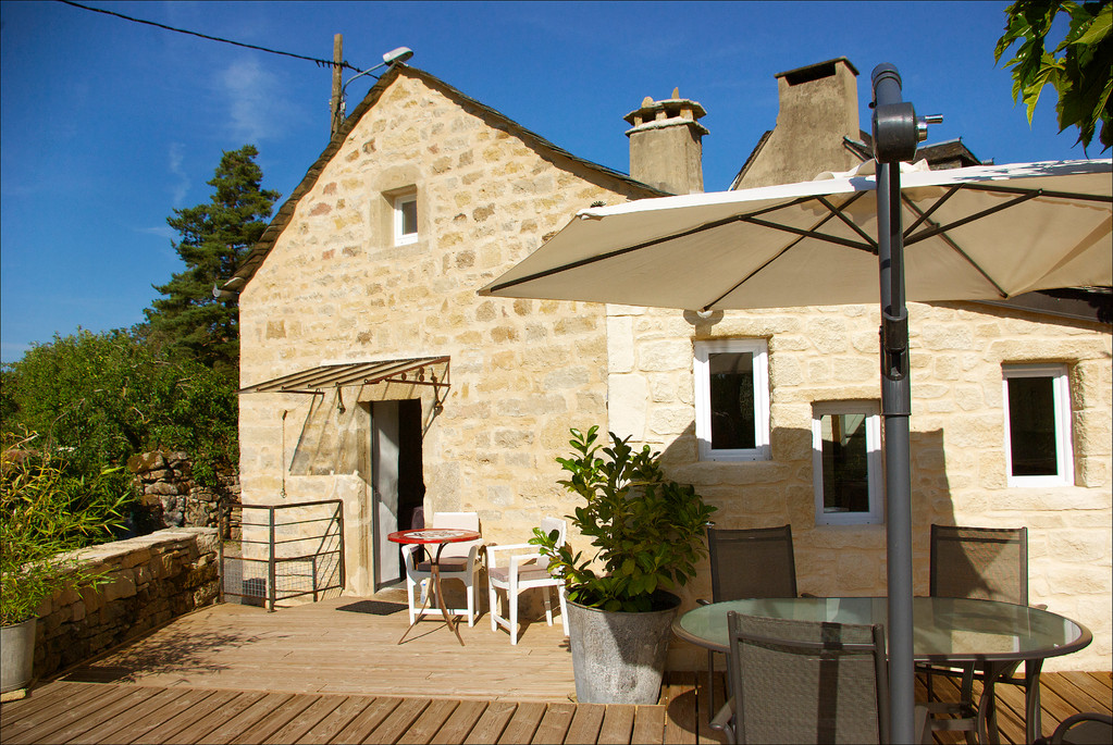 La terrasse ( 50 m²  clos ! ) - Gite La Garde Gagnac en Aveyron