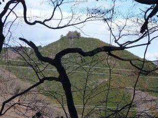 １１：５３　目指す峰山が見えてきます