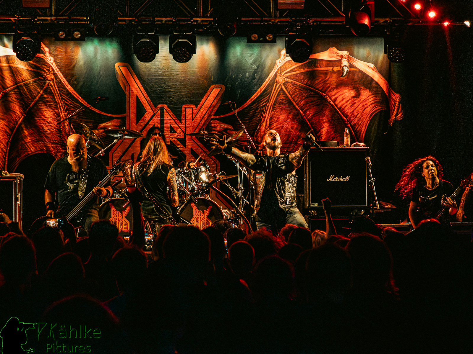 Fotos von der "DARKNESS DESCENDS" - Tour | 14.08.2025 | Backstage München