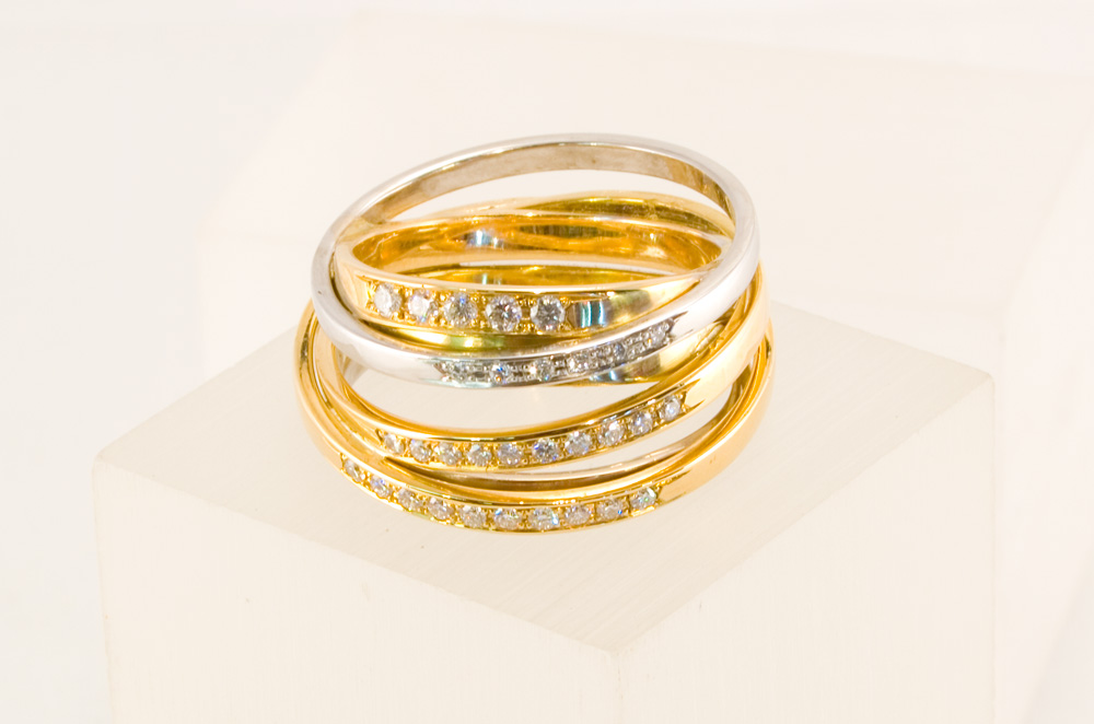 Goldschmiede Juwelier Jung Anfertigung Schmuck Unikat Ring Gelbgold Weißgold Diamanten Brillanten