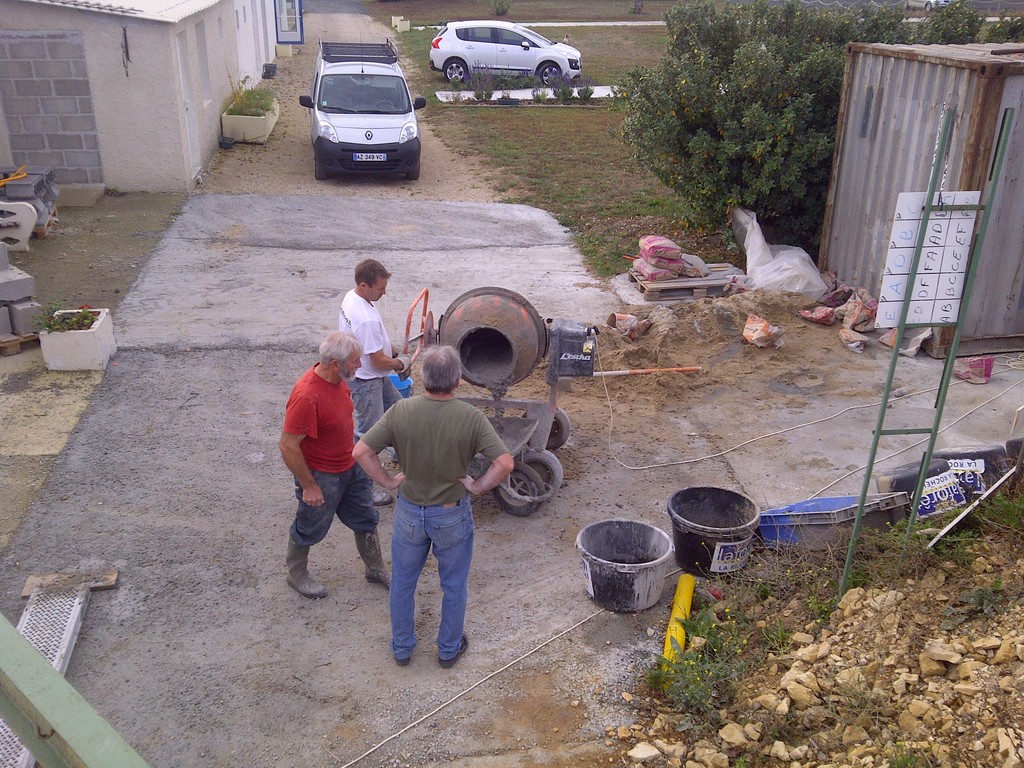 Octobre 2011, les travaux de couverture des pas de tire avancent, merci à tous les participants dont de nombreux bénévoles