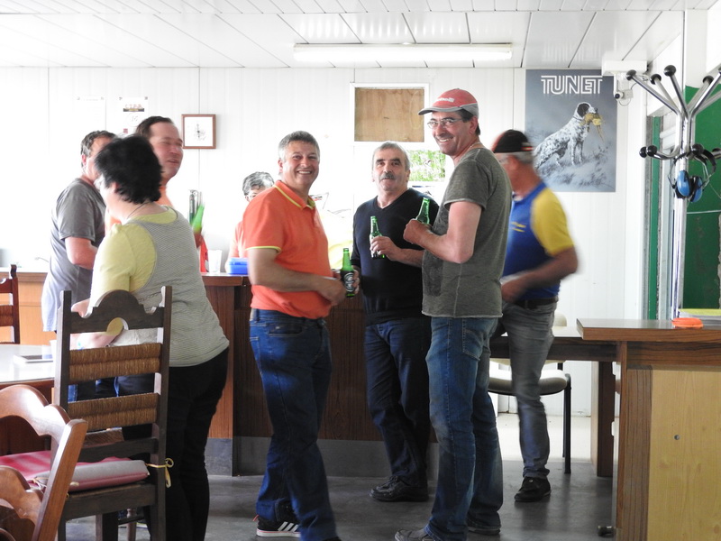 MOMENT DE DETENTE AU BAR DU STAND