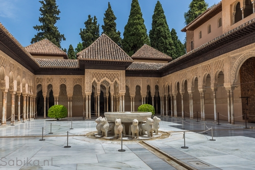 Patio de los Leones > Alhambra > Granada