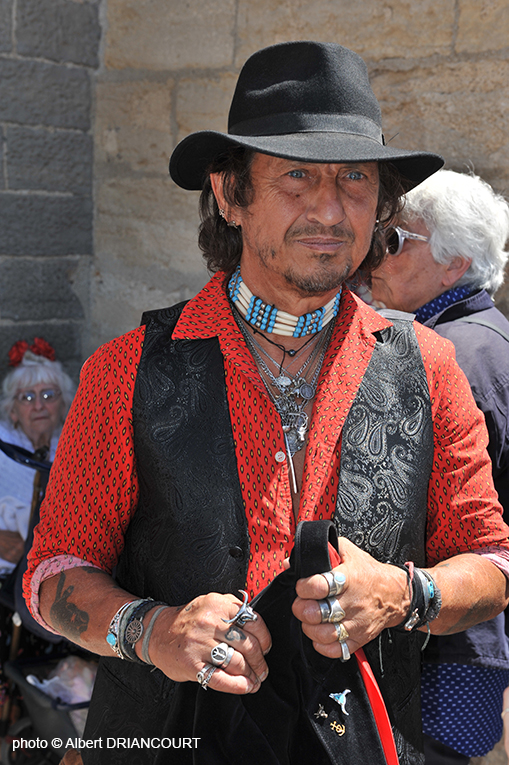 quelques personnes très couleur locale