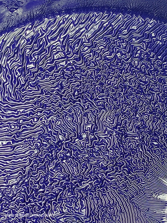 Art abstrait ? non, fond d'un pot d'encre.