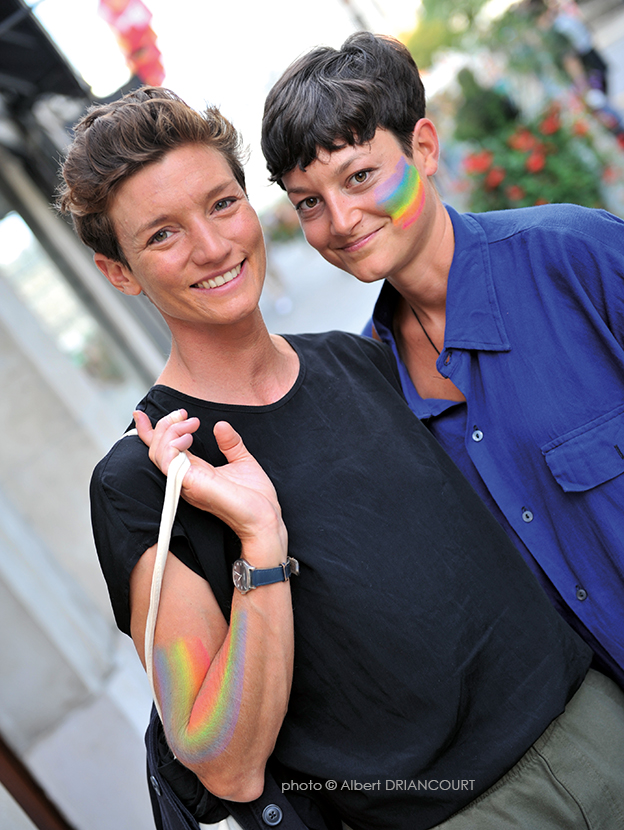 J'ai flashé sur ce couple de jeunes femmes que je trouvais tellement bien assorties, simples et lumineuses. Elles ont acceptées de poser ensembles devant mon objectif.