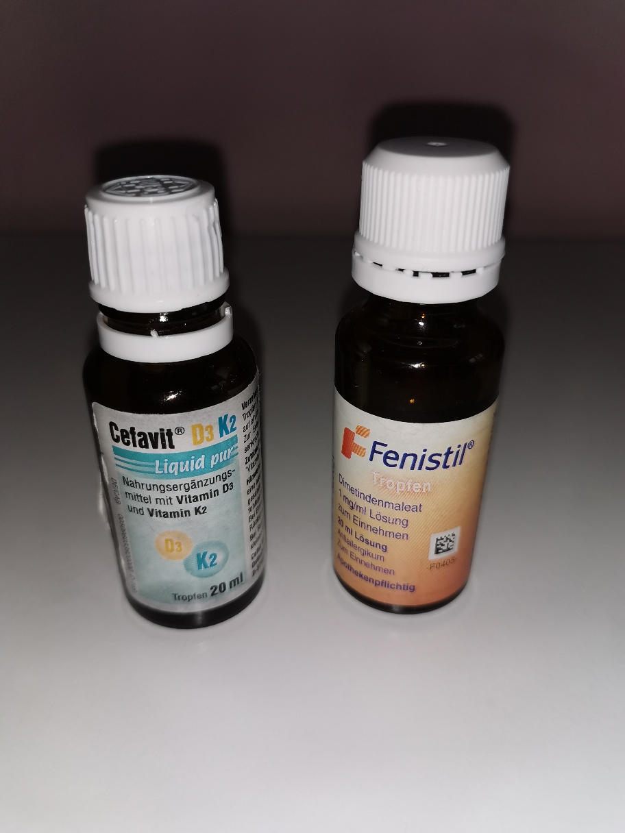 Vitamin D plus K2 kommen täglich zum Einsatz und Fenistil Tropfen bei Bedarf.