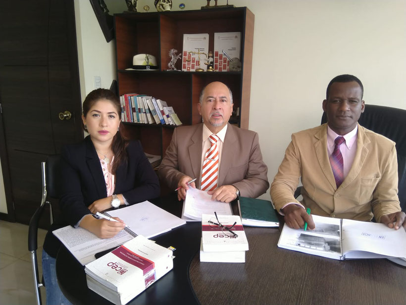 me quiero divorciar en quito y busco una abogada mujer