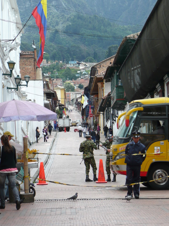 Bogota, wo man mit Sicherheit Polizei hat ...oder umgekehrt?
