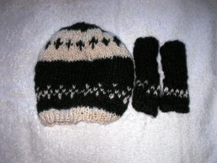 white yarn = babyalpaca, brown= 50/50 alpaca/ sheep