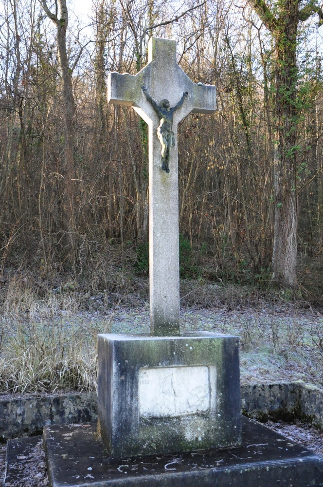 Le calvaire à la mémoire des morts 1914-1918 (au dessus de Nogent)