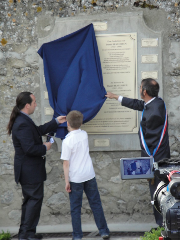 Journées mémoires Baulne en Brie 2009 : inauguration de la Place Daniel Beaucreux