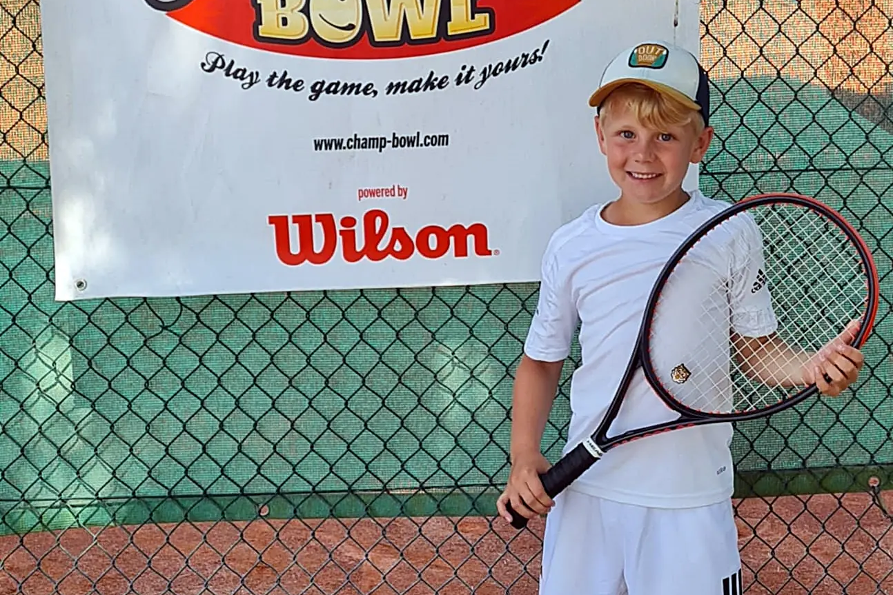 Tom Annemann des 1. TCM-Junior-Teams überzeugt bei Sommercup-Turnieren der U9