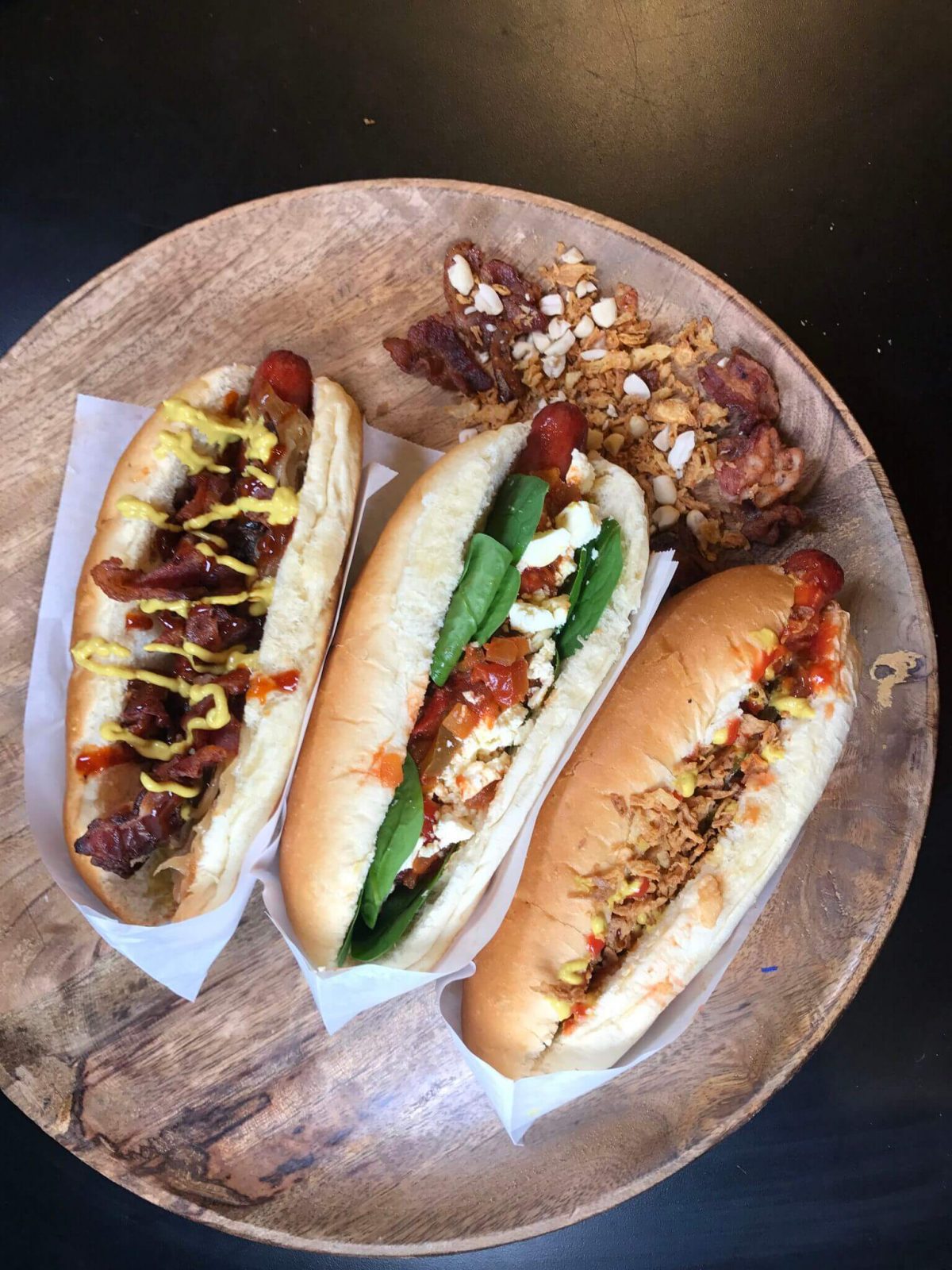 Hot Dogs immer ein Highlight mit soften Buns und leckeren Toppings