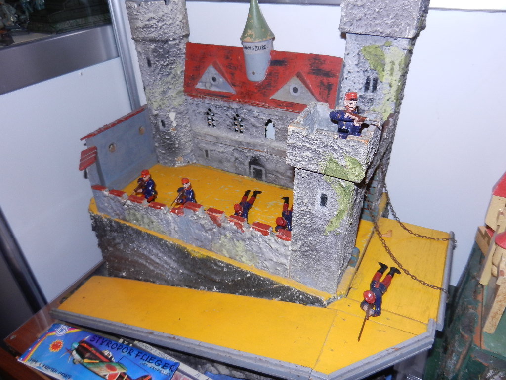 Elastolin Burg mit alten Soldaten
