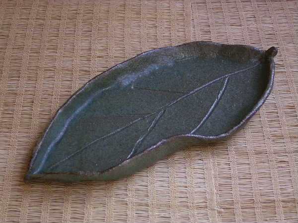 葉っぱの形のお皿です。（１７００円コース）