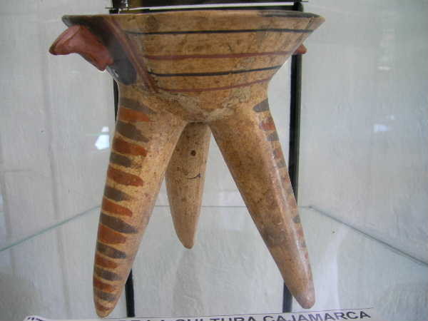 カハマルカを代表するスタイルの器の一つ。