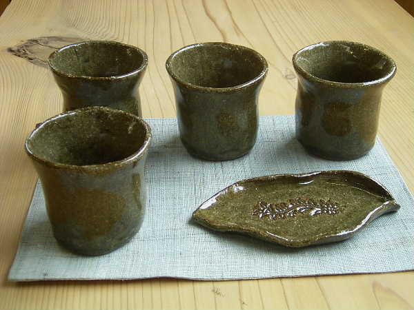 ４０００円コースの作品例。小さめの湯呑みなら４個作ってもお釣りが来ますので、残りでお皿まで作りました。