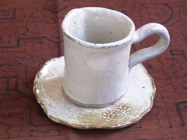 コーヒーカップにソーサーまで作れます。（１７００円コース）